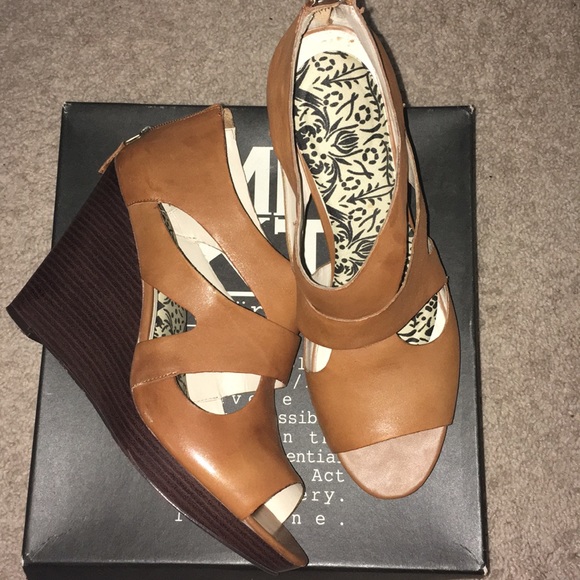 Women’s Shoes - Picture 3 of 5